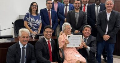 Dona Ana Liberata recebe Diploma Centenário na Câmara de João Monlevade
