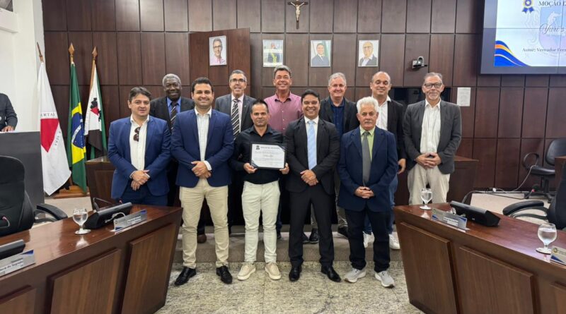 Yuris Bar recebe Moção de Aplausos na Câmara Municipal