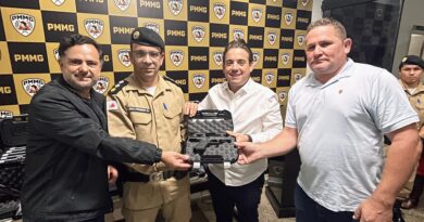 Articulação de Zuza do Socorro e Carlinhos Bicalho garante entrega de 73 pistolas Glock para a Polícia Militar em João Monlevade Articulação de Zuza do Socorro e Carlinhos Bicalho garante entrega de 73 pistolas Glock para a Polícia Militar em João Monlevade