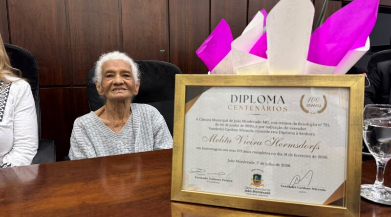 Dona Melita recebe Diploma Centenário na Câmara Municipal Dona Melita recebe Diploma Centenário na Câmara Municipal