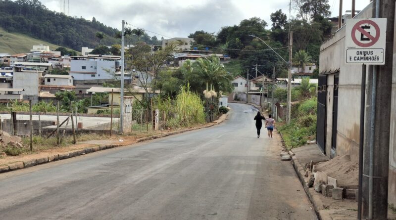 Prefeitura de João Monlevade conclui asfaltamento da rua Gatassul e inicia nova obra no Vera Cruz Prefeitura de João Monlevade conclui asfaltamento da rua Gatassul e inicia nova obra no Vera Cruz