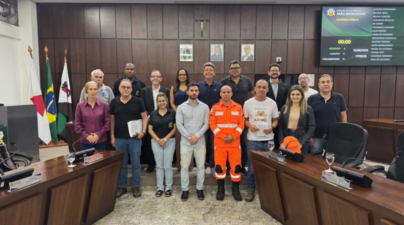 Câmara de João Monlevade debate regulamentação e segurança de outdoors e totens em audiência pública