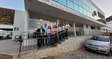 Prefeito Dr. Laércio Ribeiro e comitiva visitam Hospitais de Carangola
