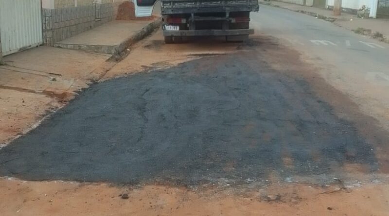 Rua do Andrade tem trânsito liberado após reparo emergencial e Prefeitura prepara projeto para solução definitiva