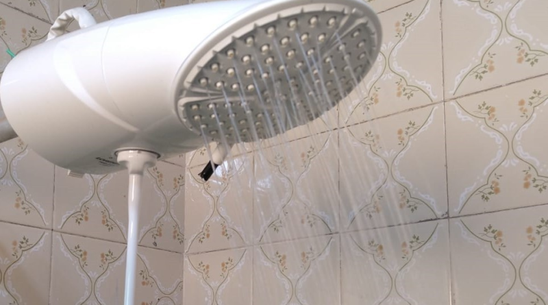 Cinco minutos a mais no banho podem pesar quanto na conta de luz? Veja a diferença com a ajuda da Cemig 