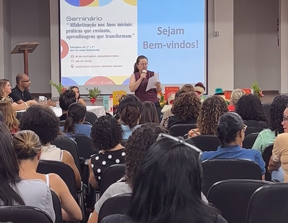 Seminário da Educação nos Anos Iniciais reúne professores para compartilhar práticas de alfabetização em João Monlevade