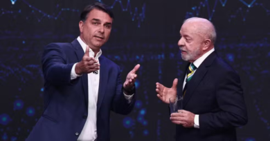 Flávio Bolsonaro aparece à frente de Lula na maioria das pesquisas a cinco dias do segundo turno